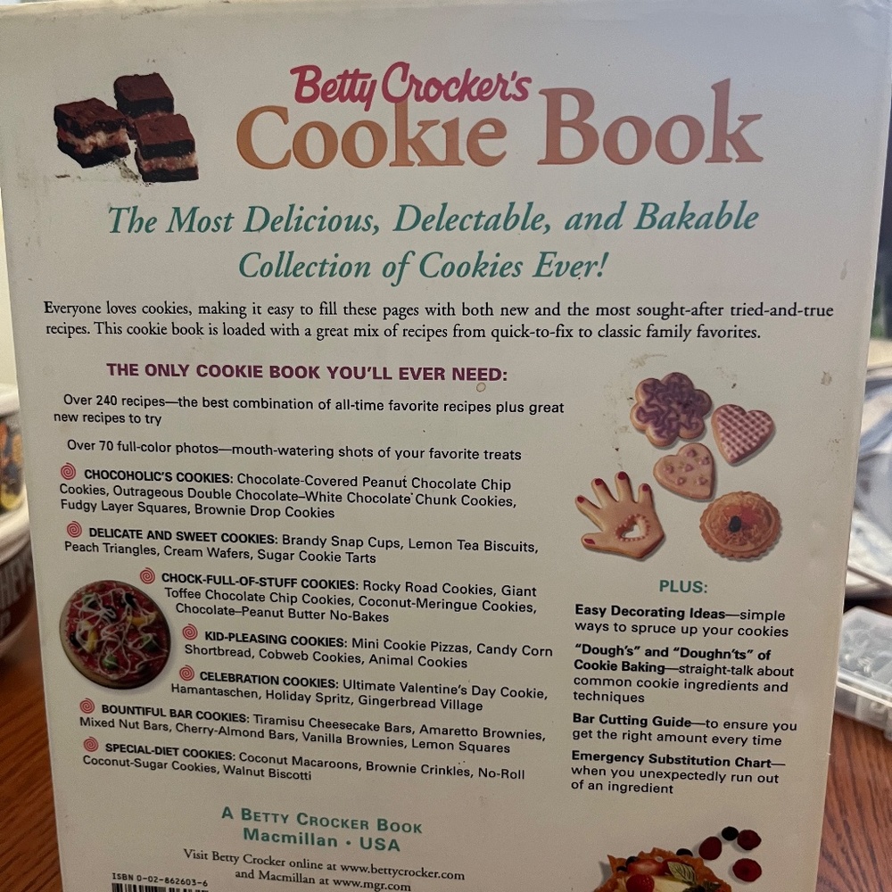 BETTY CROCKER  COOK BOOK - COOKIE COOK BOOK -  NEW - BEST-LOVED COOKIE RECIPES - Picture 2 of 5